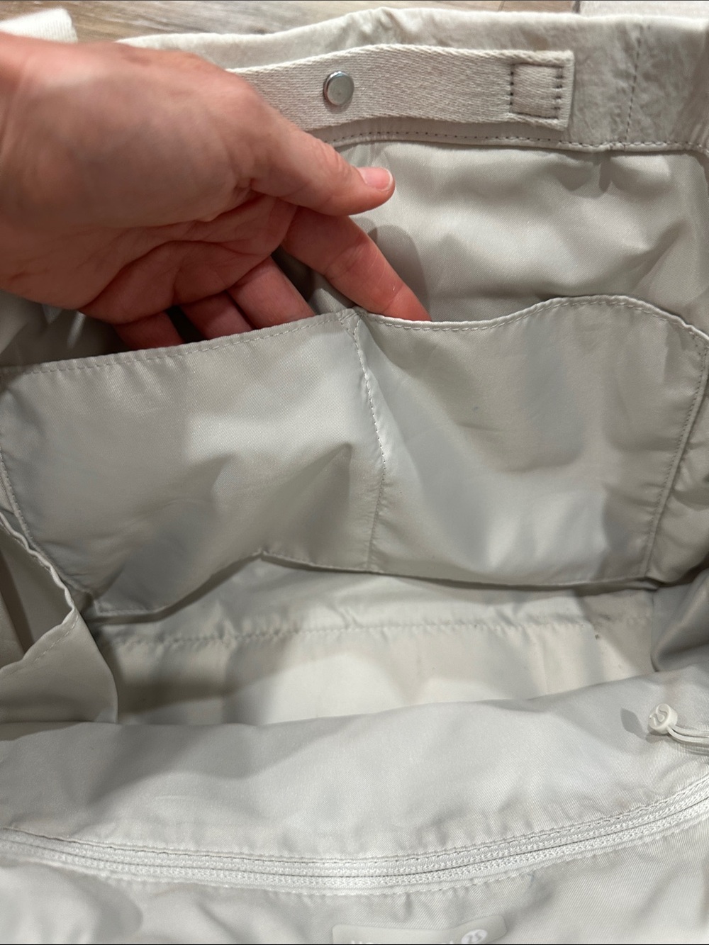 lululemon athletica Everday Tote in Cream - Picture 7 of 13